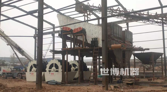 洗砂機(jī)與振動(dòng)篩安裝現(xiàn)場(chǎng) 洗砂機(jī)與振動(dòng)篩安裝現(xiàn)場(chǎng)