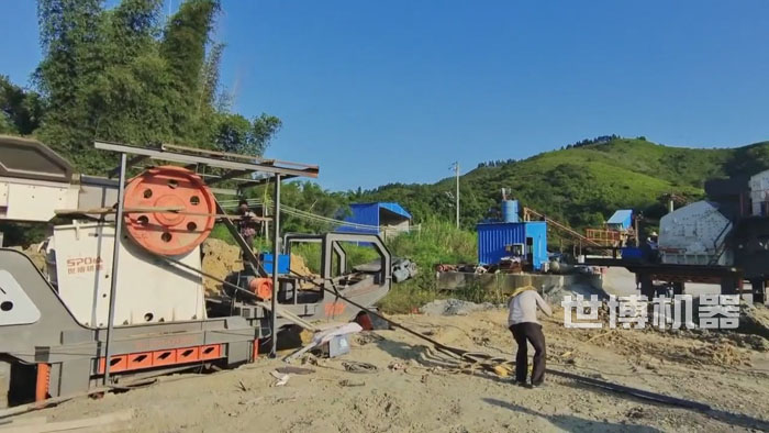 石頭破碎機安裝現(xiàn)場 石頭破碎機安裝現(xiàn)場