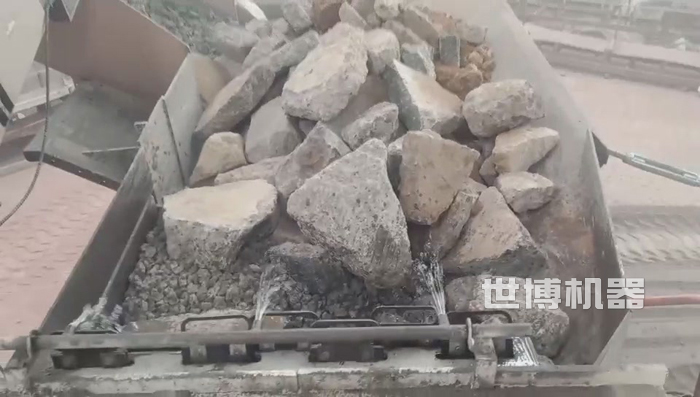 礦山破碎機工作現(xiàn)場 礦山破碎機工作現(xiàn)場