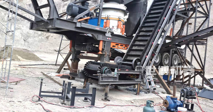 移動(dòng)式圓錐破碎機(jī) 移動(dòng)式圓錐破碎機(jī)