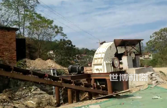 錘式破碎機(jī) 錘式破碎機(jī)
