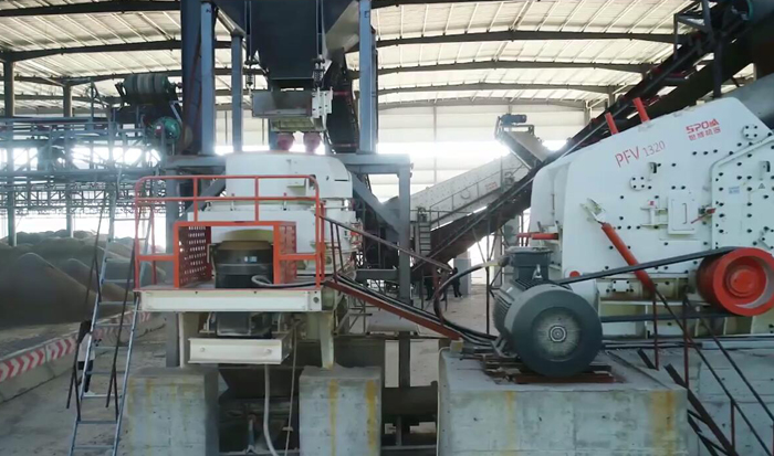 石灰石制砂生產(chǎn)現(xiàn)場(chǎng) 石灰石制砂生產(chǎn)現(xiàn)場(chǎng)