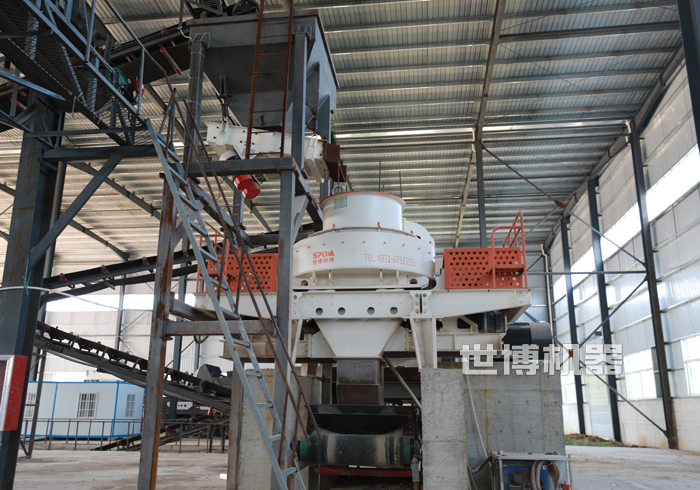 1145制砂機(jī)的大棚內(nèi)部安裝效果 1145制砂機(jī)的大棚內(nèi)部安裝效果