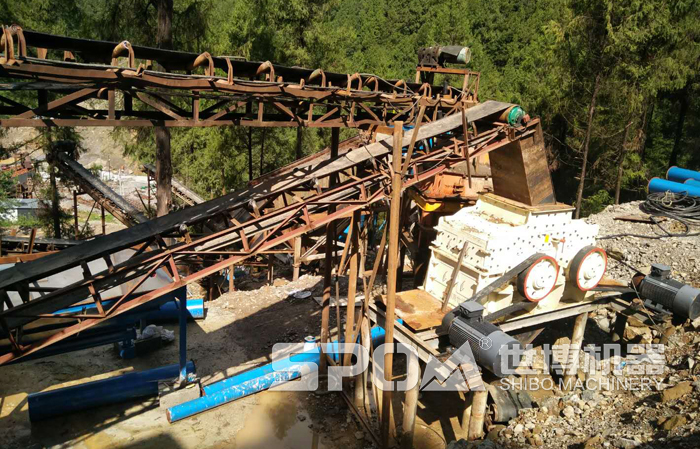 臥式制砂機(jī)工作現(xiàn)場(chǎng) 臥式制砂機(jī)工作現(xiàn)場(chǎng)