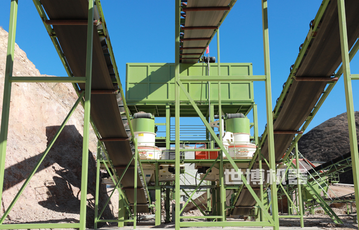 兩臺VSI1263制砂機與料倉特寫 兩臺VSI1263制砂機與料倉特寫