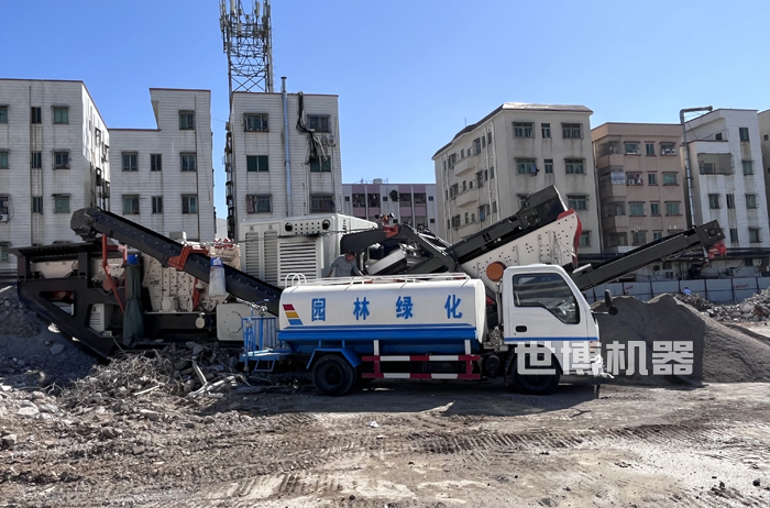 履帶式破碎站工作現(xiàn)場 履帶式破碎站工作現(xiàn)場