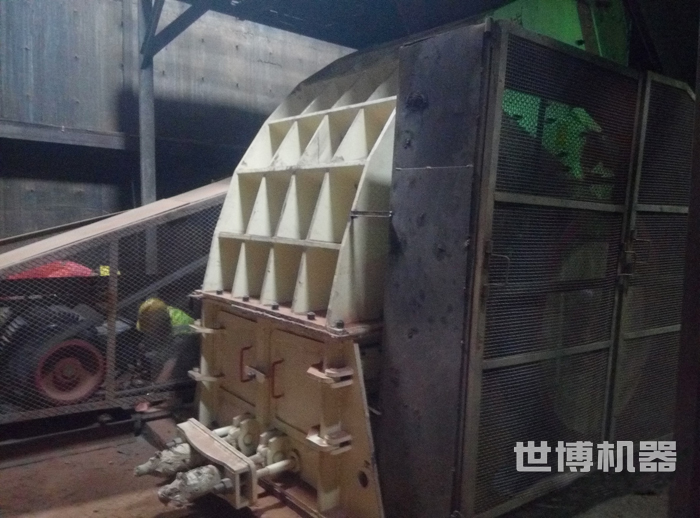 PCZ1512重錘破安裝現(xiàn)場(chǎng) PCZ1512重錘破安裝現(xiàn)場(chǎng)