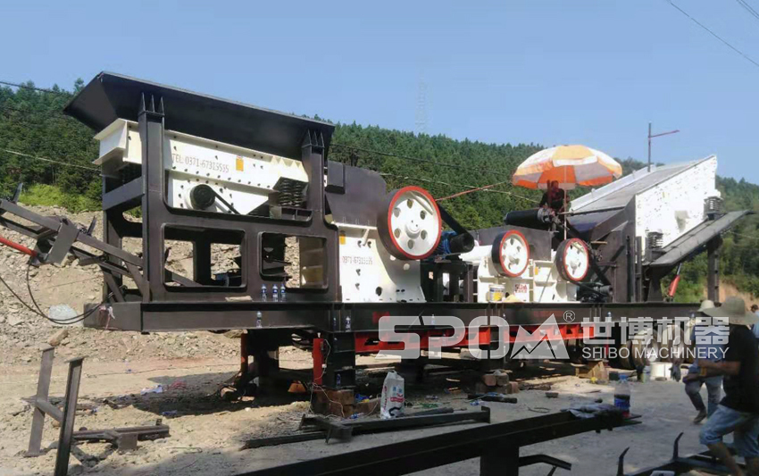 移動(dòng)四組合破碎車粗顎破細(xì)顎破搭配 移動(dòng)四組合破碎車粗顎破細(xì)顎破搭配