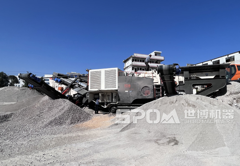 建筑垃圾加工處理現(xiàn)場(世博履帶式反擊破) 建筑垃圾加工處理現(xiàn)場(世博履帶式反擊破)