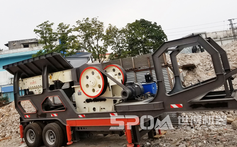 輪胎式建筑垃圾破碎機 輪胎式建筑垃圾破碎機