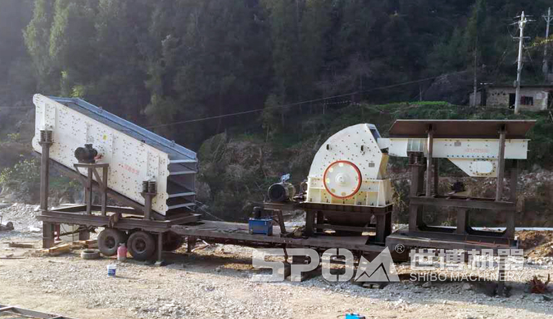 移動(dòng)重錘式破碎篩分站一機(jī)二et 移動(dòng)重錘式破碎篩分站一機(jī)二et