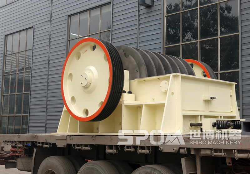 時產三百噸破碎機發(fā)貨現場 時產三百噸破碎機發(fā)貨現場