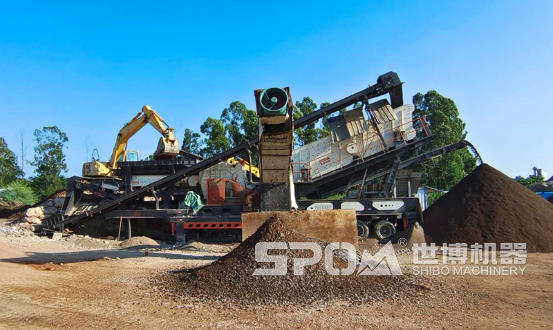 三組合移動破碎車工作現(xiàn)場 三組合移動破碎車工作現(xiàn)場