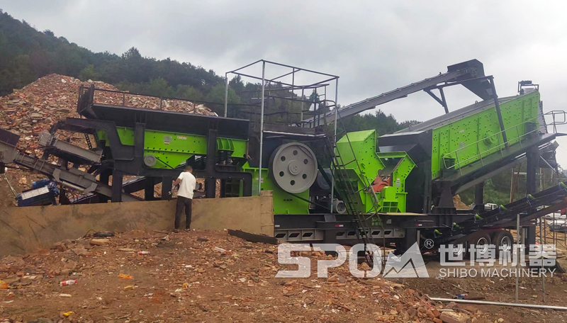 顎破細碎一體機安裝現(xiàn)場 顎破細碎一體機安裝現(xiàn)場