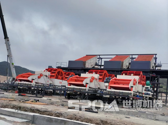 洗砂機(jī)脫水篩安裝現(xiàn)場 洗砂機(jī)脫水篩安裝現(xiàn)場