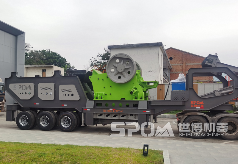 拖拉機拉走的移動破碎機 拖拉機拉走的移動破碎機