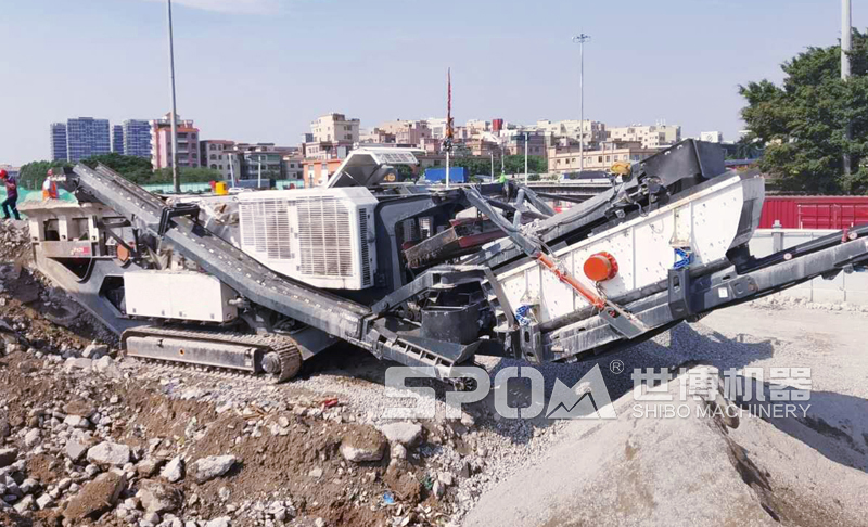 履帶式破碎站工作現(xiàn)場 履帶式破碎站工作現(xiàn)場