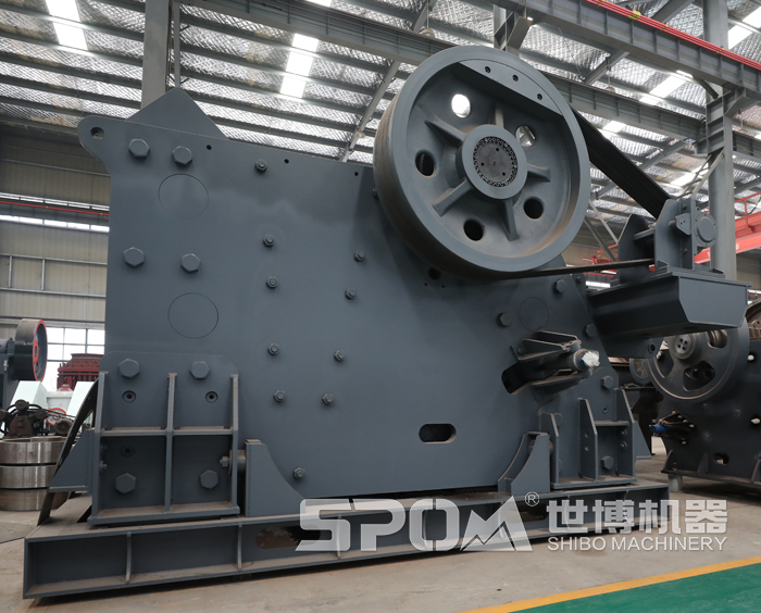 大型顎式破碎機(jī) 大型顎式破碎機(jī)